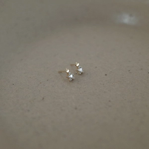 Boucles d'oreilles étoiles minimalistes en argent S925 plaqué or avec zircons brillants