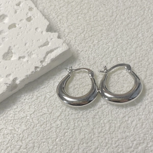 Boucles d'oreilles créoles épaisses en U argentées avec finition miroir sur pierre