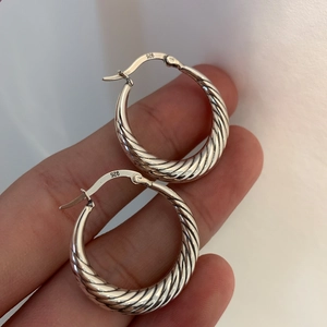 Close-up of S925 sterling silver twisted rope hoop earrings with detailed 925 engraving