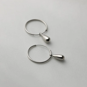 Créoles minimalistes en argent S925 avec pendentifs goutte d'eau polis en ton argenté