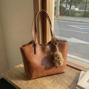 Vintage Large Capacity Suede Tote Bag For Women Winter New Niche Casual Shoulder Bag Retro Commuter Handbag With Plush Charm