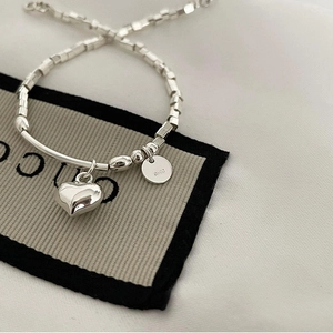 Bracciale minimalista in argento sterling S925 con blocchi geometrici e pendente a cuore