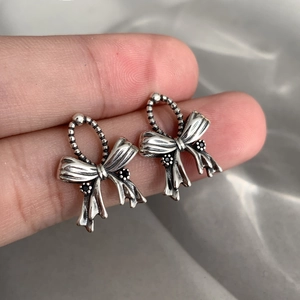 Vintage S925 silver bow stud earrings with black stones and milgrain texture