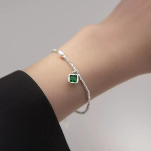 Collana in argento S925 con ciondolo a smeraldo e perla su catena a maglie