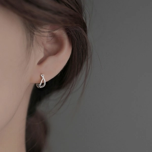 Minimalist S925 silver intertwining hoop earrings with micro-pave crystals on model
