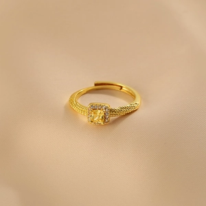 Elegant S925 silver gold ring with square yellow diamond and twisted band design