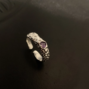Vintage S925 silver irregular hammered ring featuring a purple heart-shaped stone