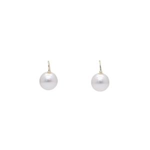 Boucles d'oreilles vintage en argent S925 avec perles et crochets dorés sur fond blanc
