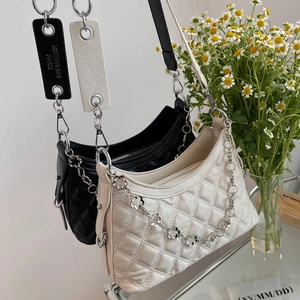 Quilted diamond lattice shoulder bag with floral chain in black and cream white