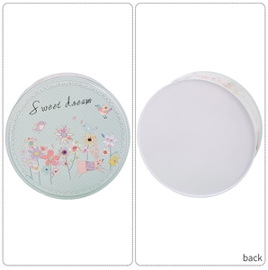 Détail de boîtes de Pâques rondes en fer blanc avec lapins et texte Sweet Dream