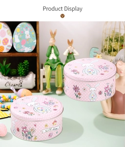 Détail de boîtes rondes en fer blanc avec motifs lapin de Pâques et texte Nice Dream