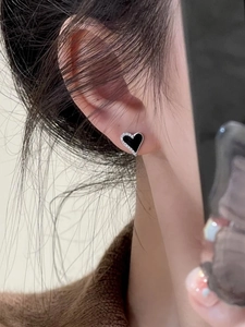 Black Heart Stud Earrings Copper With Rhinestones Enamel Asymmetric Sweet Cool Jewelry For Women Fashion Accessory