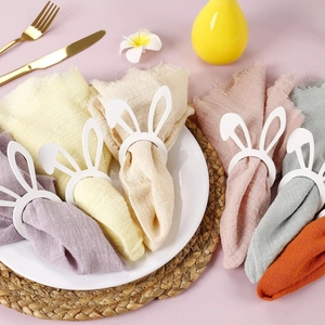 Ronds de serviette lapin blanc nordique avec serviettes en coton à franges