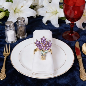 Rond de Serviette Élégant en Alliage d'Or Fleur de Lavande Strass Violet Cristal Décoration de Table pour Mariage Banquet