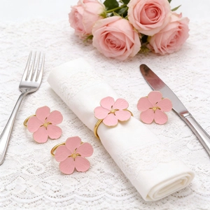 Set di portatovaglioli a fiore rosa con dettagli dorati per decorazioni eleganti