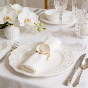 Rond de serviette coquillage doré avec perle et strass pour décoration de mariage