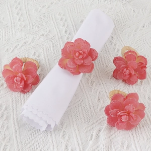 Servilletero de suculenta rosa con base trenzada para decoración de mesa