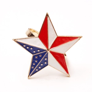 Detalle de servilletero de estrella con bandera de EE. UU. en esmalte y acabado oro