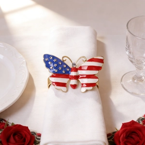 Servilletero de mariposa dorada con esmalte de bandera americana y cristal central