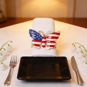 Elegante servilletero de mariposa con diseño de bandera de EE. UU. en servilleta