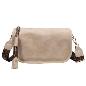 Sacoche beige en similicuir avec bandoulière large tissée aux motifs vintage