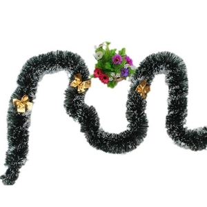 Guirlande de Noël vert foncé à pointes blanches avec trois nœuds dorés pour la déco