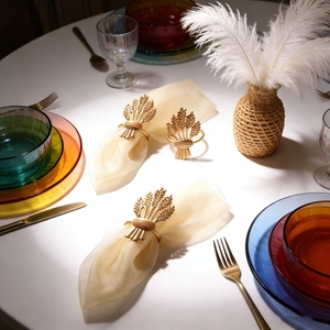 Elegante goldene Serviettenringe im Weizenähren-Design für Esstische und Hotelbankette
