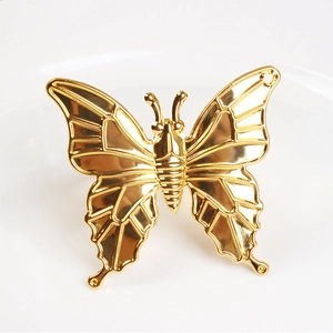 Rond de serviette papillon doré élégant avec ailes en maille pour décoration de table