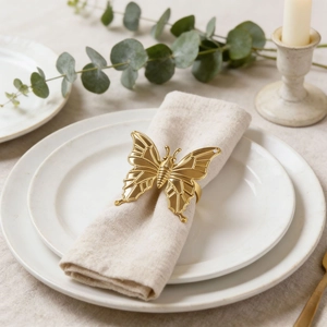 Eleganter goldener Serviettenring Schmetterling aus Metall für festliche Tischdekoration
