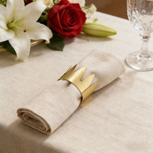 Eleganter goldener Kronen-Serviettenring aus Metall für luxuriöse Tischdekoration