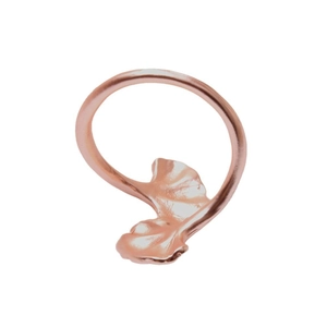 Rose gold ginkgo leaf napkin ring with metal leaf design for elegant table decor