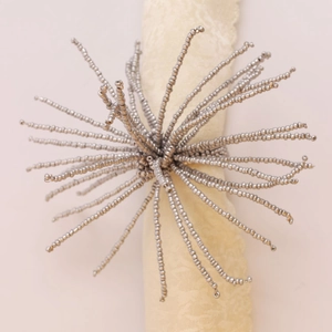 Rond de serviette en perles argentées avec gland pour décoration de table chic
