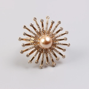 Portatovagliolo dorato con perla champagne e strass brillanti per decoro tavola