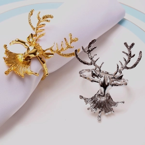 Lot de ronds de serviette tête de cerf dorés et argentés pour table de Noël