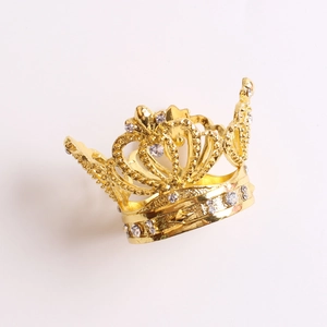 Golden crown napkin ring with sparkling rhinestones and heart cutouts for table decor