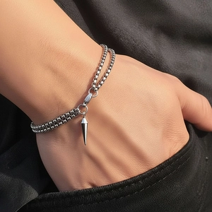Bracciale a doppia catena in acciaio inossidabile con pendente a punta lucida da uomo