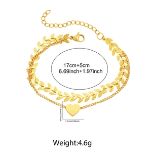 Détails du bracelet double couche avec pendentif cœur doré, dimensions et fermoir mousqueton