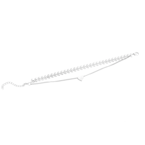 Détail du bracelet double couche en acier inoxydable argenté avec chaîne feuille et cœur