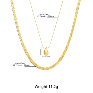 Detail der zweilagigen Gold-Schlangenkette und Wassertropfen-Anhänger mit Maßangaben