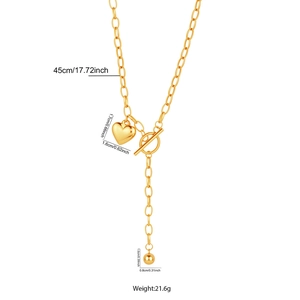 Dettaglio della collana con pendente a cuore in oro 18K con chiusura OT e dimensioni