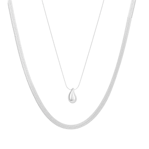 Zweilagige Halskette mit silbernem Wassertropfen-Anhänger und flacher Schlangenkette