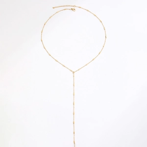 Collier lariat en Y doré minimaliste avec des accents tubulaires élégants sur chaîne fine