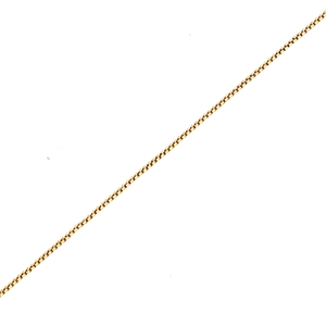 Détail de la chevillère plaquée or 18K minimaliste avec design de chaîne à maillons