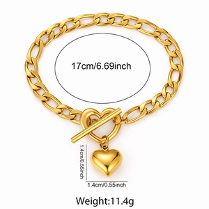 Detail view of gold heart charm bracelet with 17cm length and 1.4cm pendant dimensions