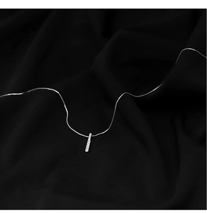 Collana in argento sterling S925 con pendente rettangolare e zirconi trasparenti