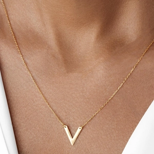 Collier Pendentif Lettre V Acier Inoxydable Minimaliste Chaîne Géométrique Bijoux Pour Femmes Hommes