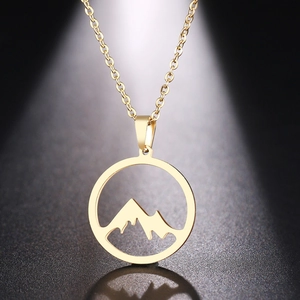 Collier en acier inoxydable doré avec pendentif montagne minimaliste et chaîne fine