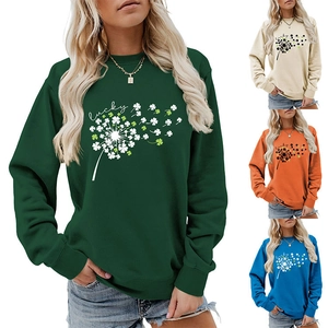 Dettaglio della stampa Lucky Dandelion Clover su felpe colorate da donna
