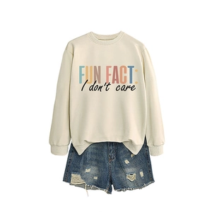 Sweat-shirt crème avec imprimé Fun Fact I Don't Care et ensemble short en denim
