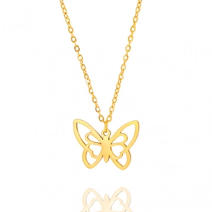 Collier minimaliste avec pendentif papillon doré et chaîne fine sur fond blanc élégant